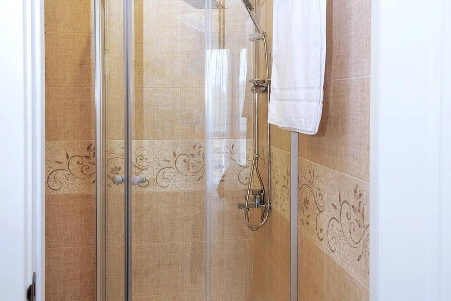 Hotel Tbilisi Mare Esterno foto