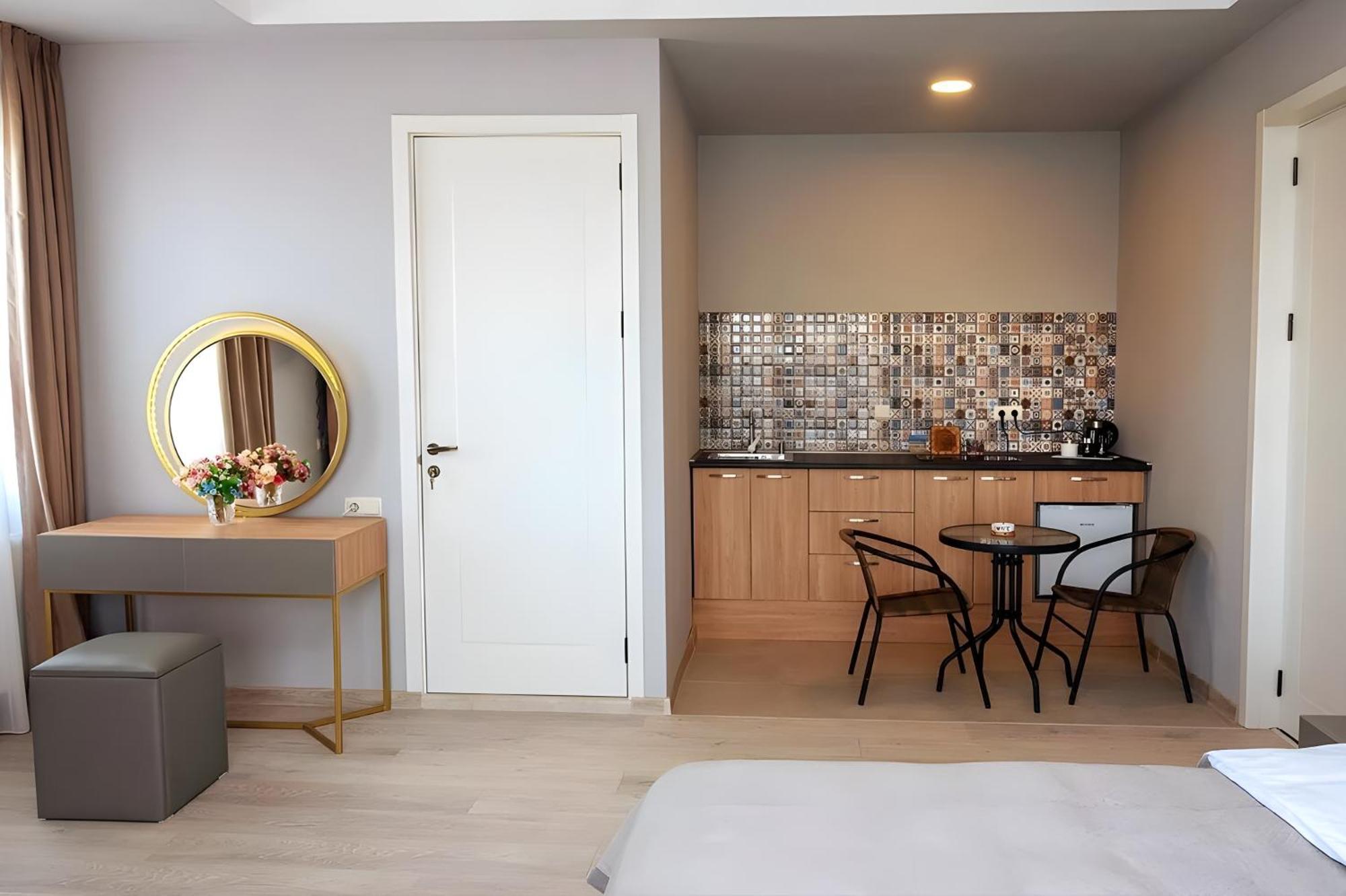 Hotel Tbilisi Mare Esterno foto
